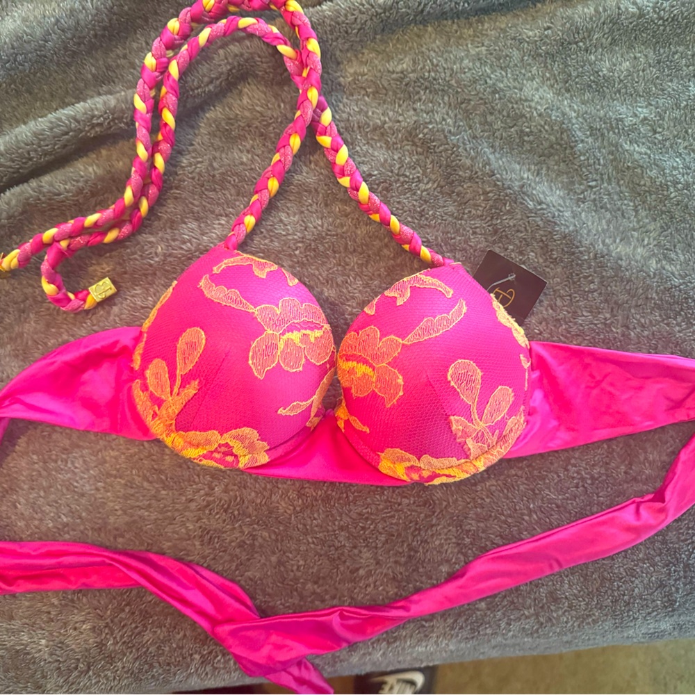 NWT Beach Bunny Bikini Top XS
